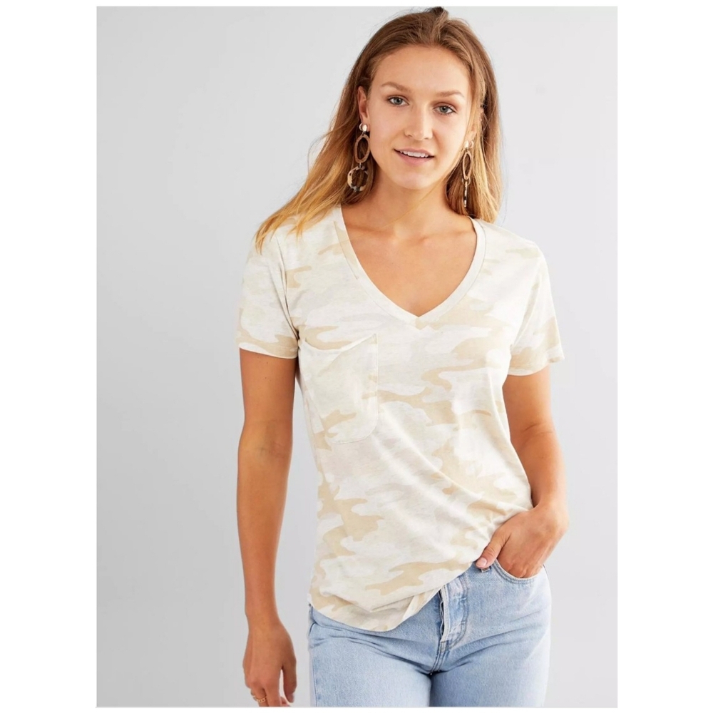 WHITE CROW Camo V-neck Tee M
